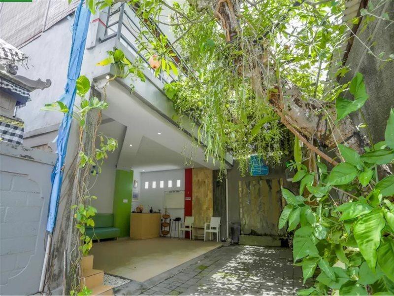 Oyo 3852 Valomia Guest House Denpasar Exteriör bild