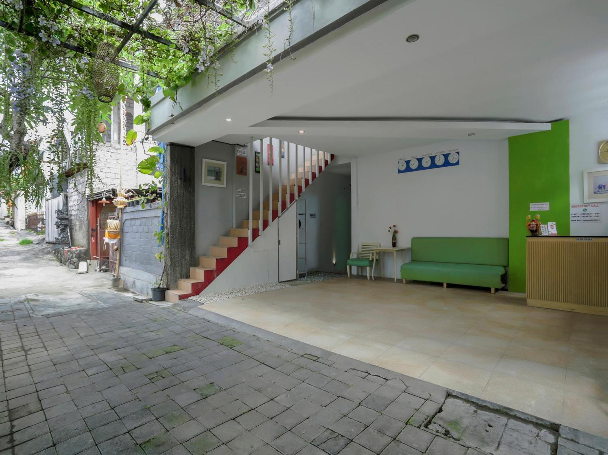 Oyo 3852 Valomia Guest House Denpasar Exteriör bild